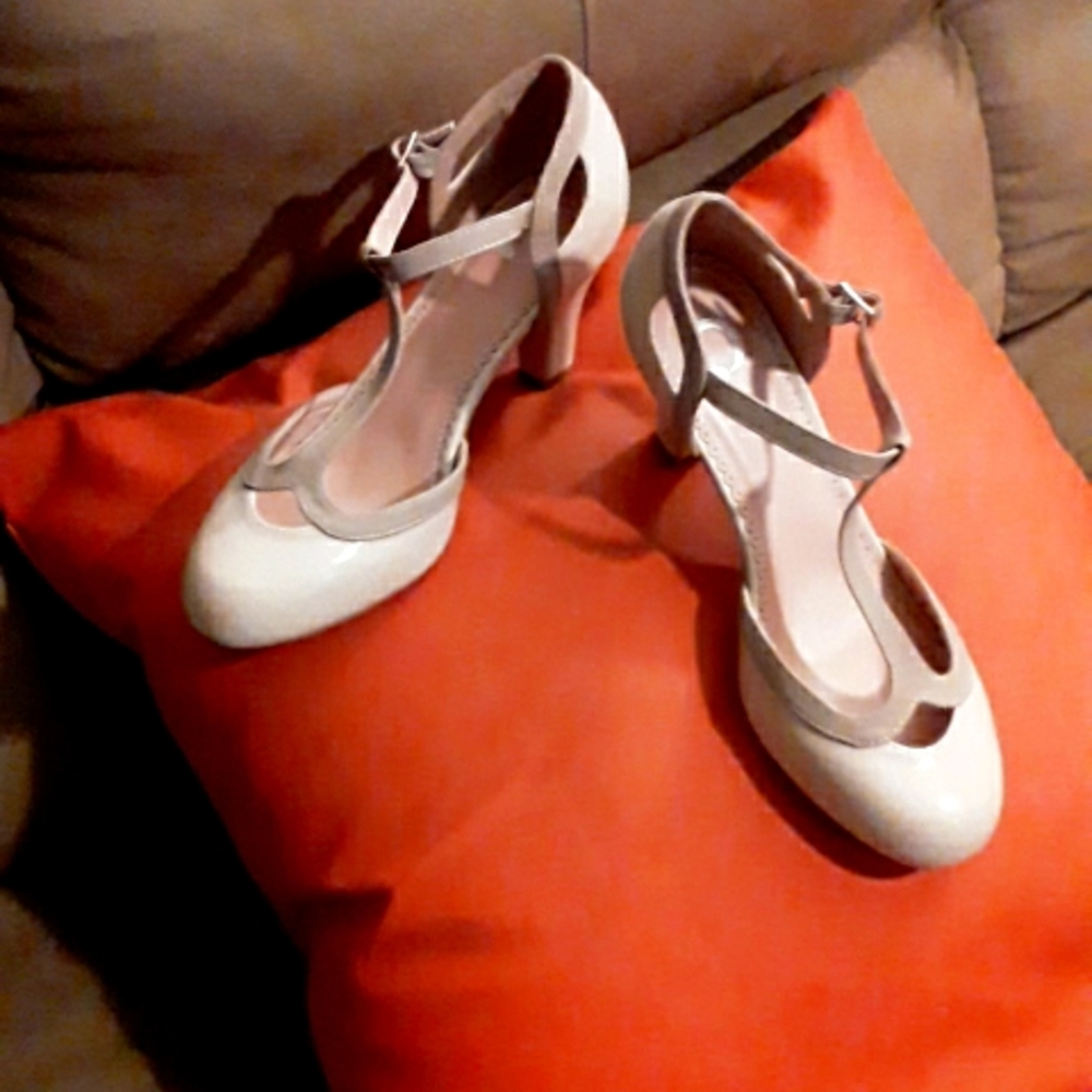 Two tone taupe heels NWOT